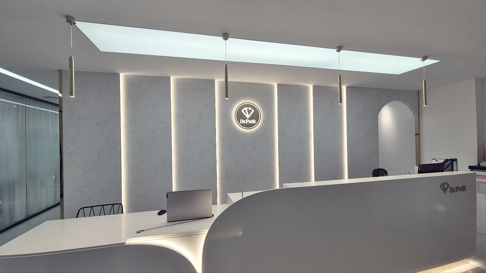 Dr. Petit Hongdae Facility 4